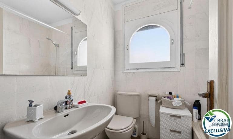 3 soveværelse Lejlighed til salg i Empuriabrava med swimmingpool - € 480.000 (Ref: 9900316)