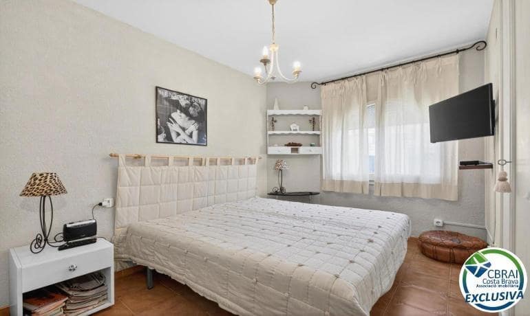 3 soveværelse Lejlighed til salg i Empuriabrava med swimmingpool - € 480.000 (Ref: 9900316)