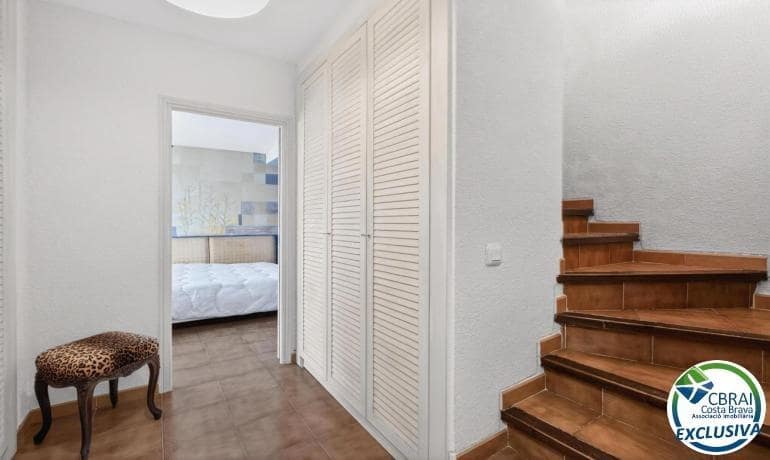 3 soveværelse Lejlighed til salg i Empuriabrava med swimmingpool - € 480.000 (Ref: 9900316)