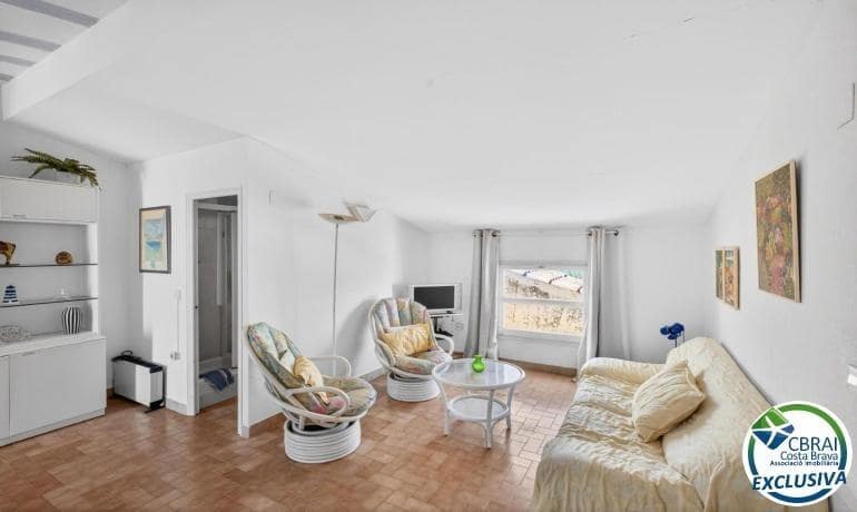3 soveværelse Lejlighed til salg i Empuriabrava med swimmingpool - € 480.000 (Ref: 9900316)