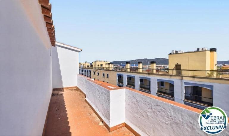 3 soveværelse Lejlighed til salg i Empuriabrava med swimmingpool - € 480.000 (Ref: 9900316)