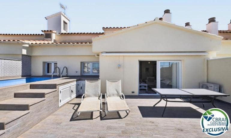 3 soveværelse Lejlighed til salg i Empuriabrava med swimmingpool - € 480.000 (Ref: 9900316)