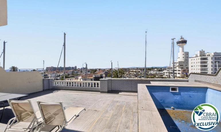 3 soveværelse Lejlighed til salg i Empuriabrava med swimmingpool - € 480.000 (Ref: 9900316)