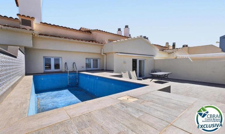 3 soveværelse Lejlighed til salg i Empuriabrava med swimmingpool - € 480.000 (Ref: 9900316)