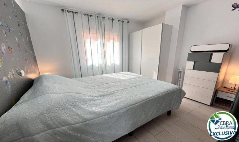 2 chambre Appartement à vendre à Empuriabrava avec piscine - 200 000 € (Ref: 9907495)