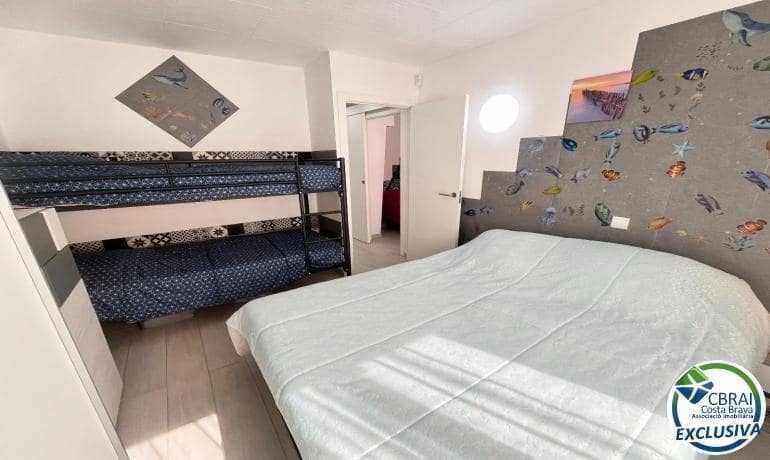 2 chambre Appartement à vendre à Empuriabrava avec piscine - 200 000 € (Ref: 9907495)