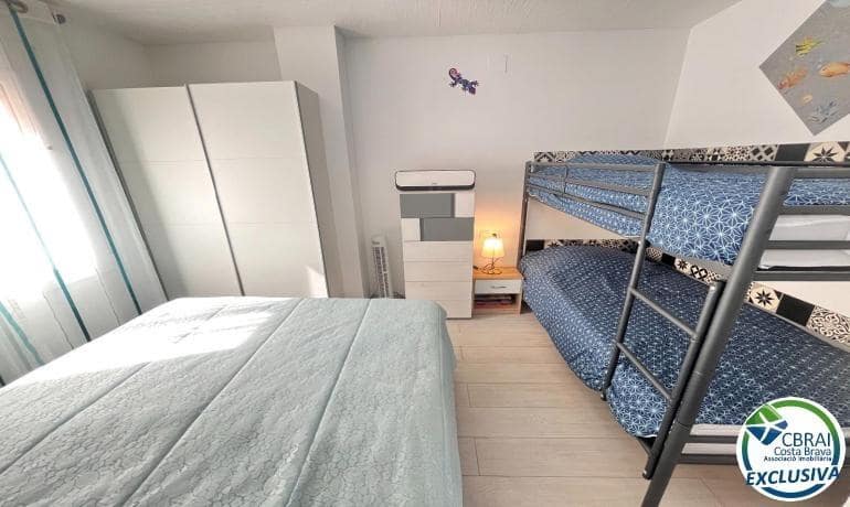 2 chambre Appartement à vendre à Empuriabrava avec piscine - 200 000 € (Ref: 9907495)