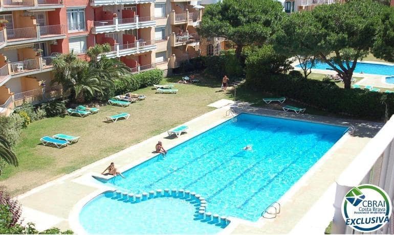 2 chambre Appartement à vendre à Empuriabrava avec piscine - 200 000 € (Ref: 9907495)