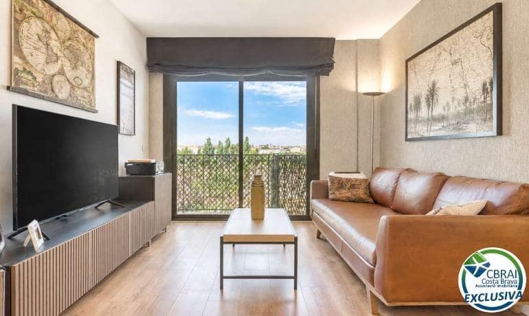 2 slaapkamer Appartement te koop in Figueres met garage - € 245.000 (Ref: 9915757)