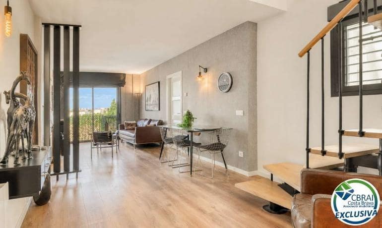 2 slaapkamer Appartement te koop in Figueres met garage - € 245.000 (Ref: 9915757)