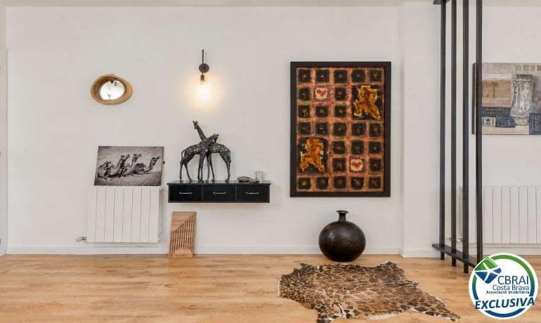 2 slaapkamer Appartement te koop in Figueres met garage - € 245.000 (Ref: 9915757)