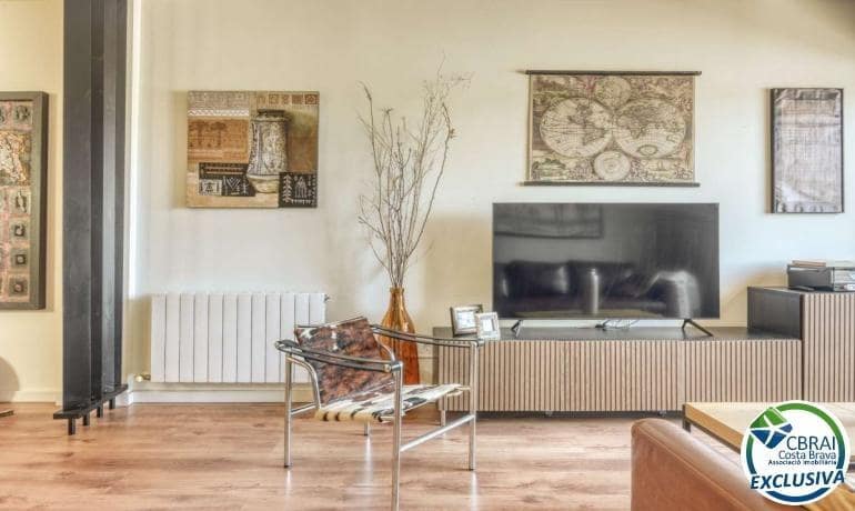 2 slaapkamer Appartement te koop in Figueres met garage - € 245.000 (Ref: 9915757)