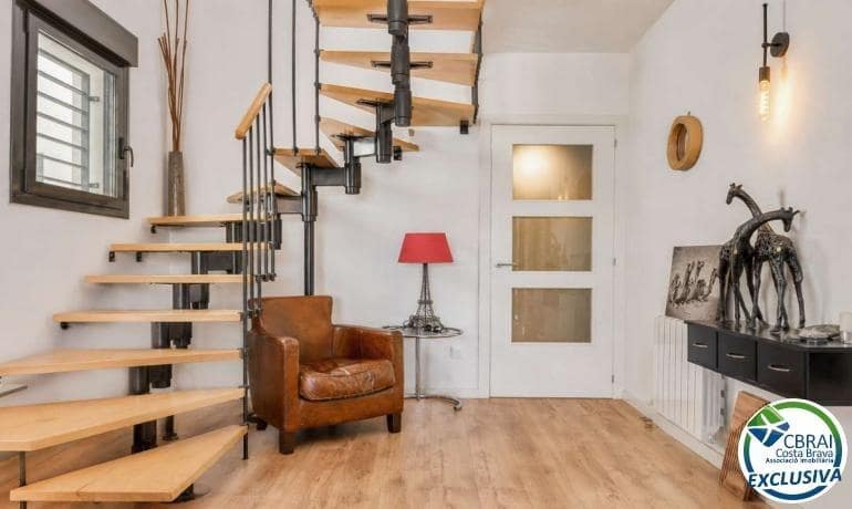 2 slaapkamer Appartement te koop in Figueres met garage - € 245.000 (Ref: 9915757)