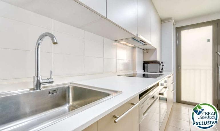 2 slaapkamer Appartement te koop in Figueres met garage - € 245.000 (Ref: 9915757)