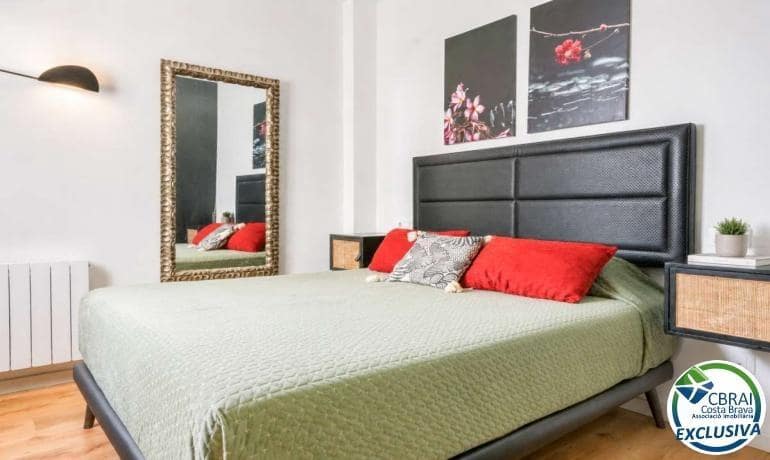 2 slaapkamer Appartement te koop in Figueres met garage - € 245.000 (Ref: 9915757)