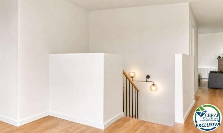 2 slaapkamer Appartement te koop in Figueres met garage - € 245.000 (Ref: 9915757)