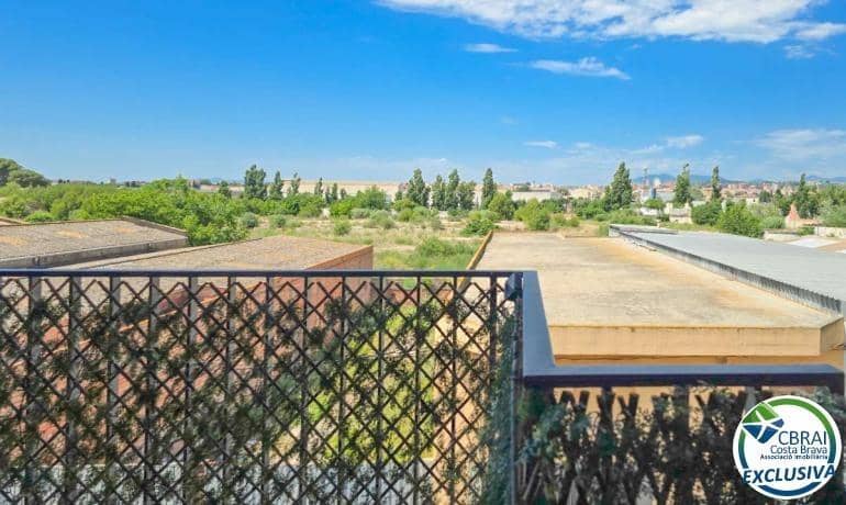 2 slaapkamer Appartement te koop in Figueres met garage - € 245.000 (Ref: 9915757)
