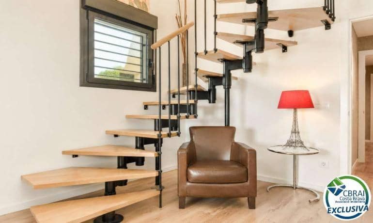 2 slaapkamer Appartement te koop in Figueres met garage - € 245.000 (Ref: 9915757)