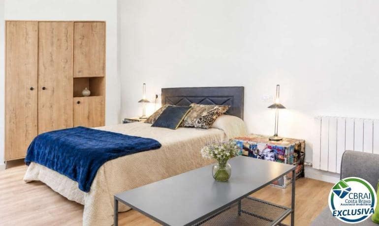 2 slaapkamer Appartement te koop in Figueres met garage - € 245.000 (Ref: 9915757)