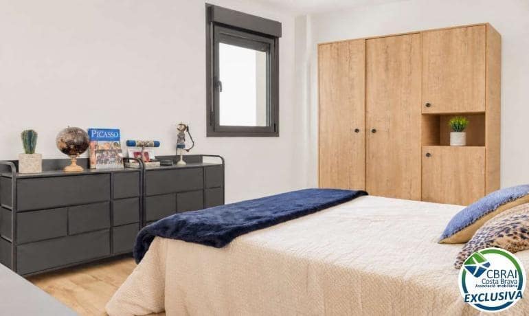 2 slaapkamer Appartement te koop in Figueres met garage - € 245.000 (Ref: 9915757)