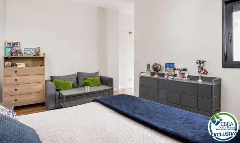2 slaapkamer Appartement te koop in Figueres met garage - € 245.000 (Ref: 9915757)