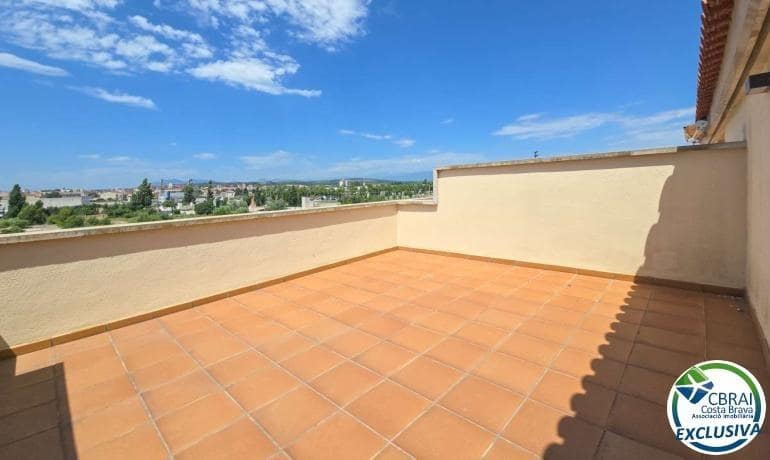 2 slaapkamer Appartement te koop in Figueres met garage - € 245.000 (Ref: 9915757)