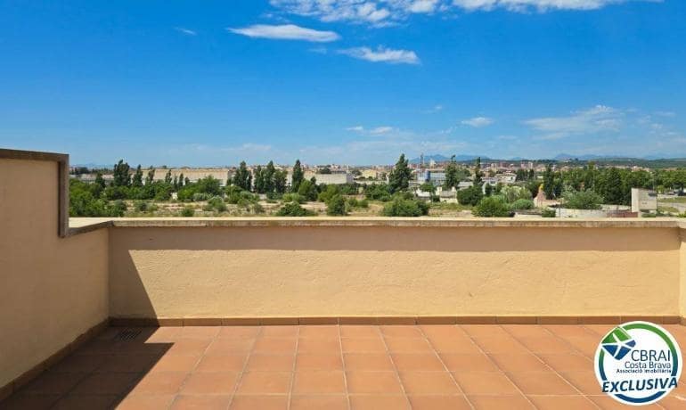 2 slaapkamer Appartement te koop in Figueres met garage - € 245.000 (Ref: 9915757)