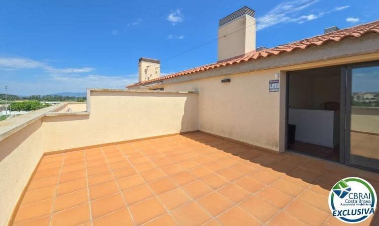 2 slaapkamer Appartement te koop in Figueres met garage - € 245.000 (Ref: 9915757)