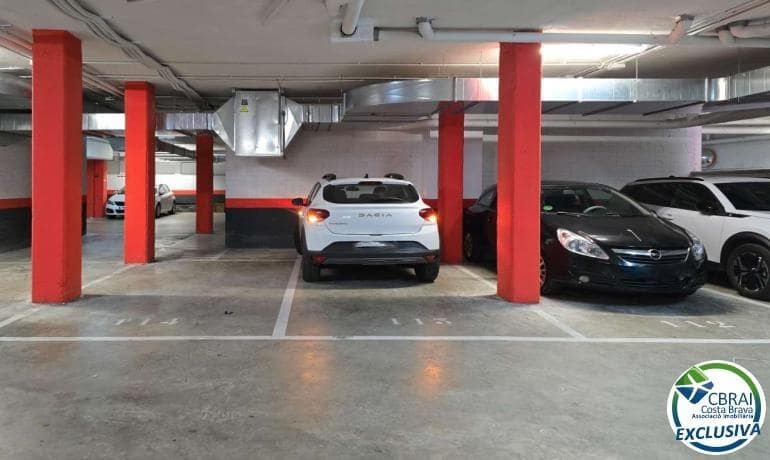 2 slaapkamer Appartement te koop in Figueres met garage - € 245.000 (Ref: 9915757)