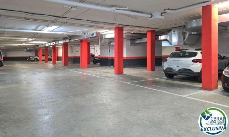 2 slaapkamer Appartement te koop in Figueres met garage - € 245.000 (Ref: 9915757)