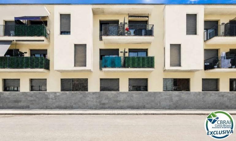 2 slaapkamer Appartement te koop in Figueres met garage - € 245.000 (Ref: 9915757)