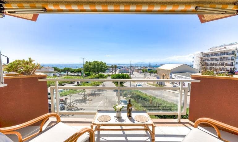 3 bedroom Apartment for sale in Roses - € 223,000 (Ref: 9915758)