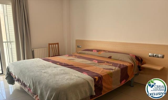 Apartamento de 2 habitaciones en Roses en venta con garaje - 195.000 € (Ref: 9915759)