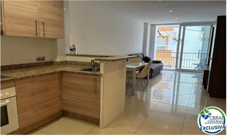 2 bedroom Apartment for sale in Roses with garage - € 195,000 (Ref: 9915759)