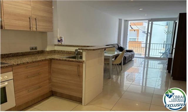 Apartamento de 2 habitaciones en Roses en venta con garaje - 195.000 € (Ref: 9915759)