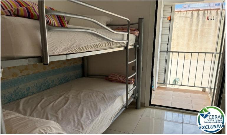 2 bedroom Apartment for sale in Roses with garage - € 195,000 (Ref: 9915759)