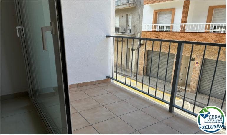 2 bedroom Apartment for sale in Roses with garage - € 195,000 (Ref: 9915759)