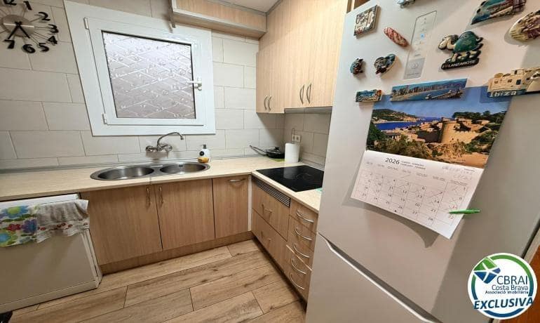 2 bedroom Apartment for sale in Roses - € 190,000 (Ref: 9927347)