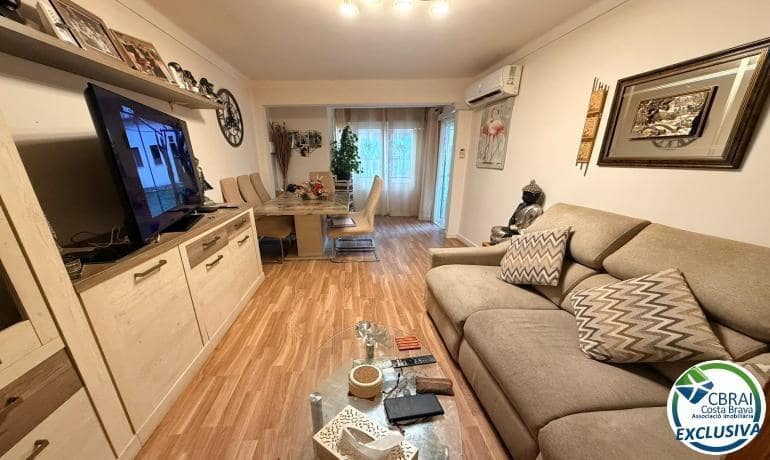2 bedroom Apartment for sale in Roses - € 190,000 (Ref: 9927347)
