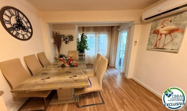 2 bedroom Apartment for sale in Roses - € 190,000 (Ref: 9927347)