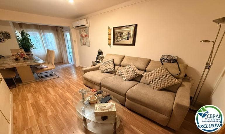 2 bedroom Apartment for sale in Roses - € 190,000 (Ref: 9927347)