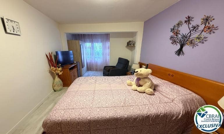 2 bedroom Apartment for sale in Roses - € 190,000 (Ref: 9927347)