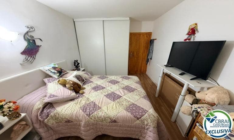 2 bedroom Apartment for sale in Roses - € 190,000 (Ref: 9927347)