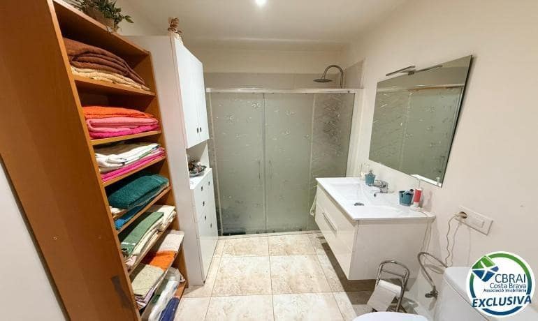 2 bedroom Apartment for sale in Roses - € 190,000 (Ref: 9927347)