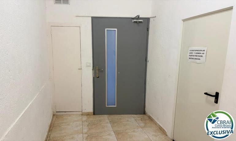 2 bedroom Apartment for sale in Roses - € 190,000 (Ref: 9927347)