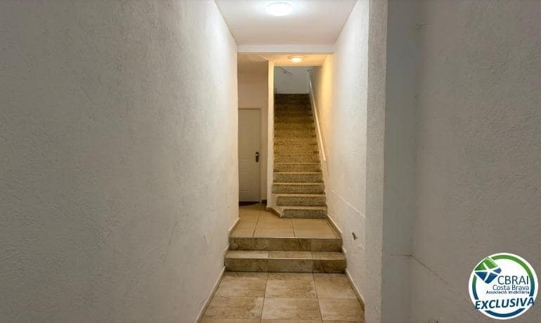 2 bedroom Apartment for sale in Roses - € 190,000 (Ref: 9927347)