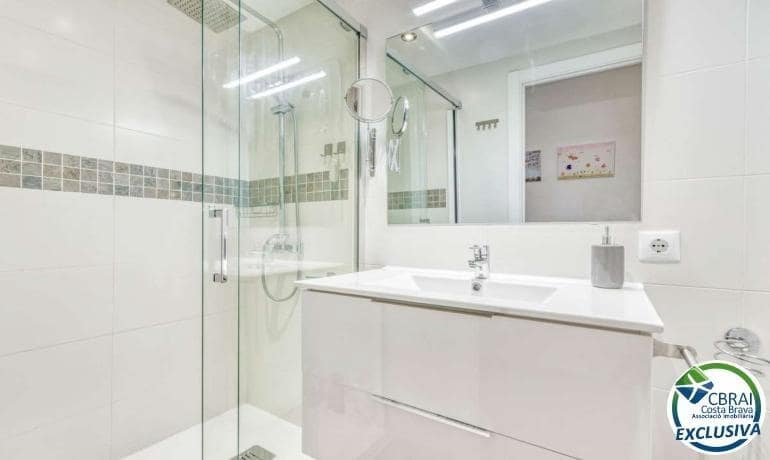 Apartamento de 2 habitaciones en Roses en venta - 235.000 € (Ref: 9934155)