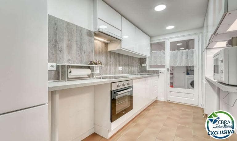 Apartamento de 2 habitaciones en Roses en venta - 235.000 € (Ref: 9934155)