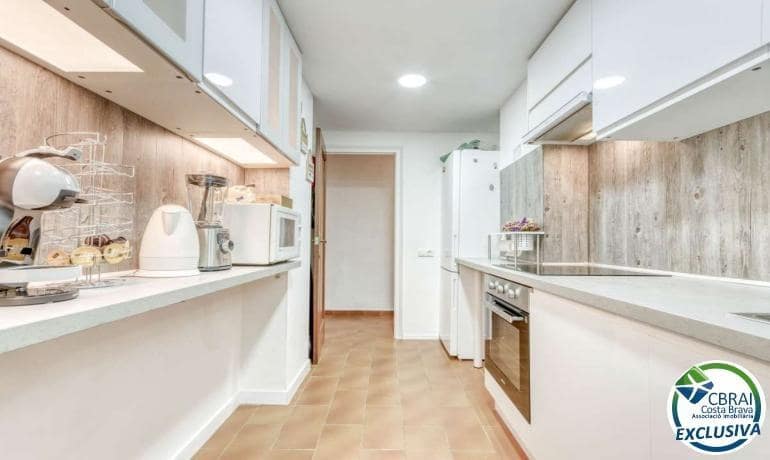Apartamento de 2 habitaciones en Roses en venta - 235.000 € (Ref: 9934155)