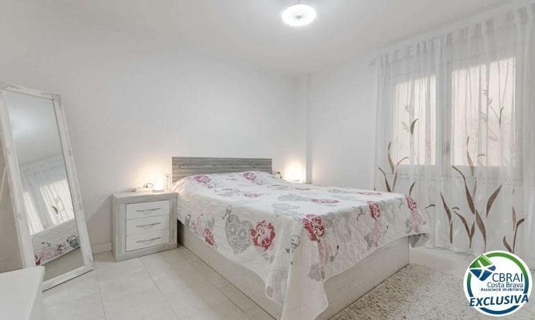 Apartamento de 2 habitaciones en Roses en venta - 235.000 € (Ref: 9934155)